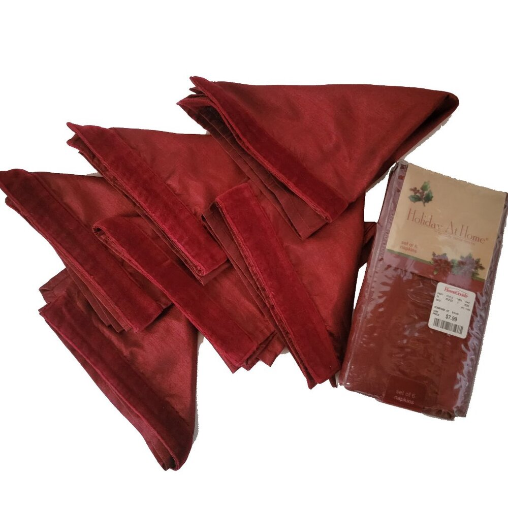 Red Velvet Trimmed Dinner Napkins (12)